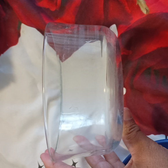 Pyrex glass storage container with blue lid - Picture 3 of 4